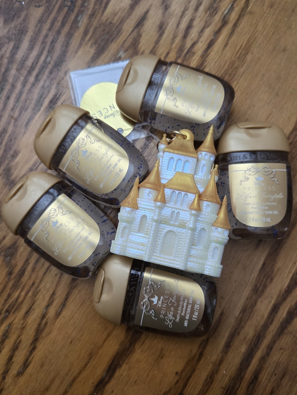 👑🤲NWT‼️Bath & Body Works Disney Princess Light-up Castle Holder w/ Sanitizers